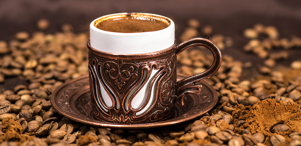 Taze Çekilmiş Türk Kahvesinin Büyüsü: Gerçek Lezzet Tazelikte Gizli